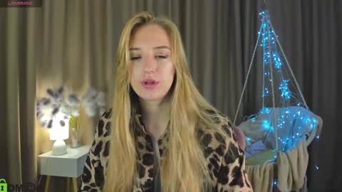 Stacy Mon Tue Wed Thu Fri Sun GMT GMT 3 1000am - 0400pm  online show from October 12, 9:19 am