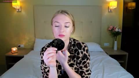 Stacy Mon Tue Wed Thu Fri Sun GMT GMT 3 1000am - 0400pm  online show from November 14, 9:30 am