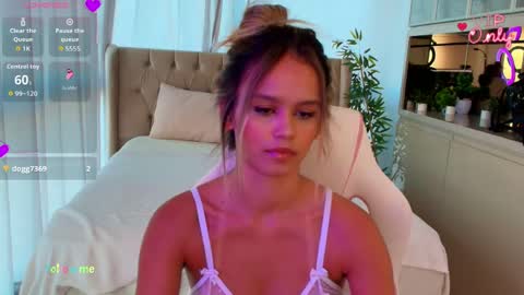 Snapshot of stacy_tylerr chatting on June 6, 7:29 pm Stacy Tyler online show from June 6, 7:29 pm