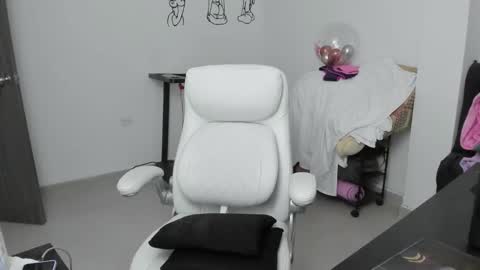 Zulma Yisset online show from January 15, 2:38 am