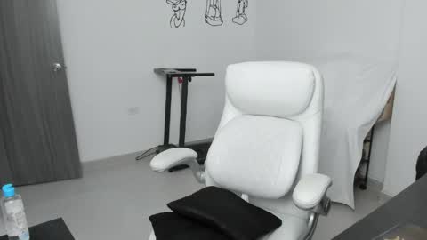 Zulma Yisset online show from April 15, 2:29 am