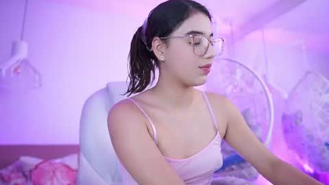 Snapshot of stacycooper_ chatting on June 17, 7:04 pm stacycooper_ online show from June 17, 7:04 pm