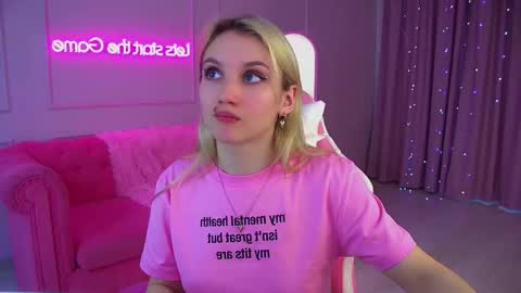 Snapshot of stacyevancesss chatting on November 14, 6:45 am StacyEvances online show from November 14, 6:45 am