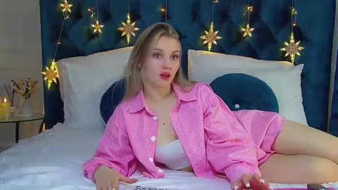 Snapshot of stacyevancesss chatting on November 30, 6:23 pm StacyEvances online show from November 30, 6:23 pm