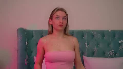 Snapshot of stacyevancesss chatting on December 17, 6:08 am StacyEvances online show from December 17, 6:08 am