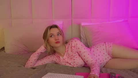 Snapshot of stacyevancesss chatting on January 13, 6:35 pm StacyEvances online show from January 13, 6:35 pm