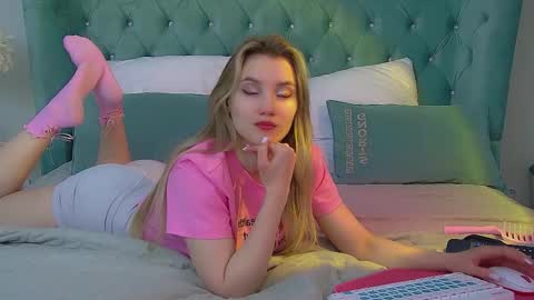 Snapshot of stacyevancesss chatting on January 17, 7:24 am StacyEvances online show from January 17, 7:24 am