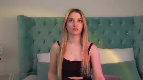 Snapshot of stacyevancesss chatting on February 2, 7:01 pm StacyEvances online show from February 2, 7:01 pm