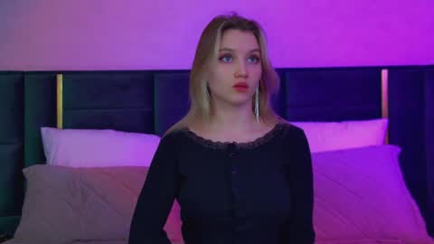 Snapshot of stacyevancesss chatting on February 15, 6:26 pm StacyEvances online show from February 15, 6:26 pm