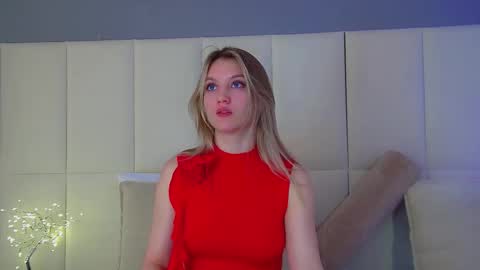 Snapshot of stacyevancesss chatting on February 18, 6:31 am StacyEvances online show from February 18, 6:31 am