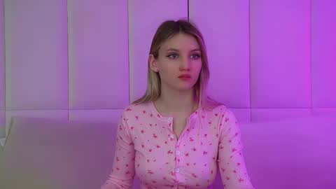 Snapshot of stacyevancesss chatting on February 20, 7:43 am StacyEvances online show from February 20, 7:43 am