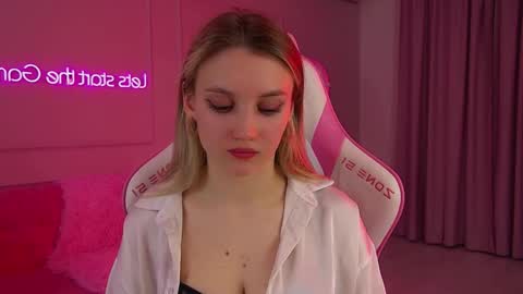 Snapshot of stacyevancesss chatting on February 21, 6:31 pm StacyEvances online show from February 21, 6:31 pm