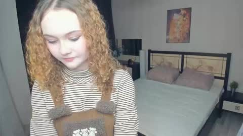 Snapshot of stacyroller chatting on February 8, 7:50 pm Violet online show from February 8, 7:50 pm