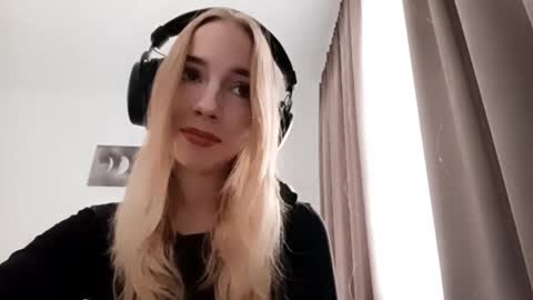 Snapshot of stacyscholle chatting on February 7, 6:39 am Mila online show from February 7, 6:39 am