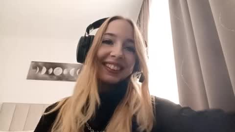 Snapshot of stacyscholle chatting on February 12, 6:30 am Mila online show from February 12, 6:30 am