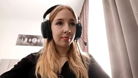 Snapshot of stacyscholle chatting on February 15, 7:51 am Mila online show from February 15, 7:51 am