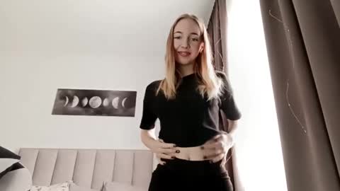 Snapshot of stacyscholle chatting on February 25, 6:12 am Mila online show from February 25, 6:12 am