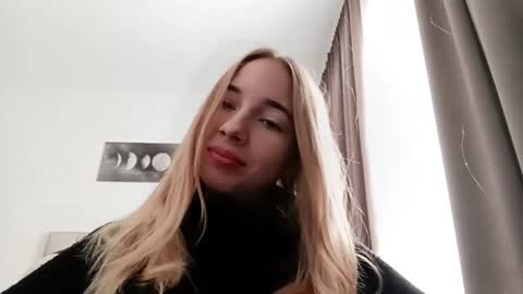 Snapshot of stacyscholle chatting on February 27, 6:13 am Mila online show from February 27, 6:13 am