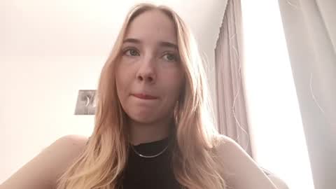 Snapshot of stacyscholle chatting on March 1, 8:05 am Mila online show from March 1, 8:05 am