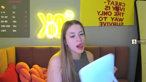 Snapshot of stacywells chatting on April 11, 1:43 am Stacy online show from April 11, 1:43 am