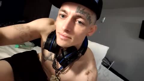 Snapshot of staightupdownbad chatting on February 1, 4:55 am Straightupdownbad online show from February 1, 4:55 am