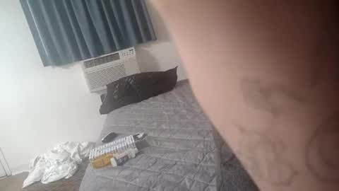 Snapshot of staightupdownbad chatting on February 13, 9:16 am Straightupdownbad online show from February 13, 9:16 am