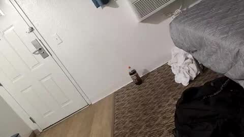 Snapshot of staightupdownbad chatting on February 15, 6:32 am Straightupdownbad online show from February 15, 6:32 am