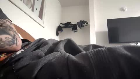 Snapshot of staightupdownbad chatting on February 15, 7:51 am Straightupdownbad online show from February 15, 7:51 am