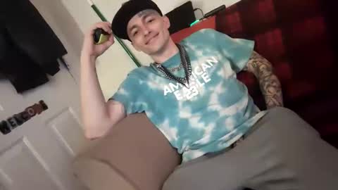 Snapshot of staightupdownbad chatting on February 21, 7:20 am Straightupdownbad online show from February 21, 7:20 am