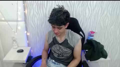 Snapshot of star_boyx chatting on March 1, 12:17 am star_boyx online show from March 1, 12:17 am