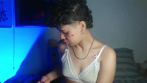 Snapshot of star_scar333 chatting on February 10, 3:32 am Star Scar online show from February 10, 3:32 am