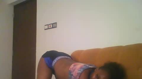 Snapshot of stargirl880271 chatting on January 15, 3:33 am isha online show from January 15, 3:33 am