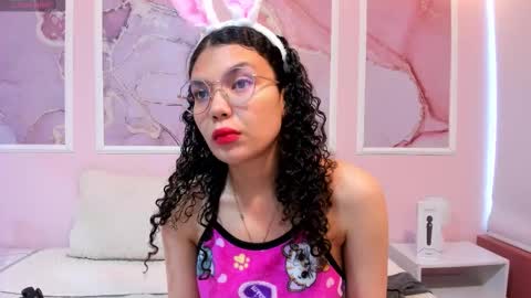 Snapshot of starkjoness chatting on December 3, 12:47 pm Stark Jones online show from December 3, 12:47 pm