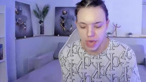 Snapshot of starlight_madison chatting on February 3, 2:10 am Madison online show from February 3, 2:10 am