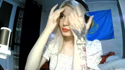 Katie online show from September 16, 3:46 pm