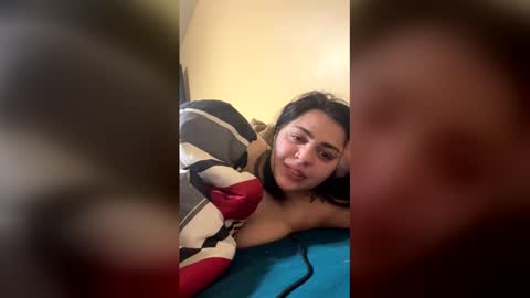 Snapshot of starrie_marrie chatting on February 6, 2:05 am starrie_marrie online show from February 6, 2:05 am