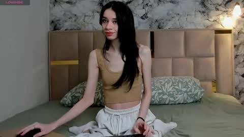 Snapshot of starry_violet chatting on March 19, 9:41 pm Hello my name is Amanda online show from March 19, 9:41 pm