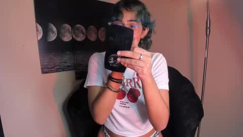 Snapshot of stars4spider_ chatting on March 10, 11:49 pm      online show from March 10, 11:49 pm