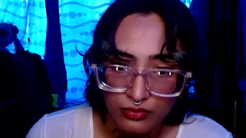 Snapshot of stars4spider_ chatting on September 25, 7:17 pm      online show from September 25, 7:17 pm