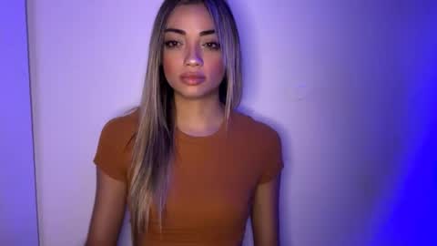 Mia online show from April 21, 8:20 am
