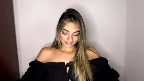 Mia online show from April 24, 9:17 pm