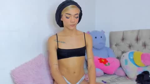 Snapshot of stassiebell chatting on December 7, 6:37 pm stassiebell online show from December 7, 6:37 pm