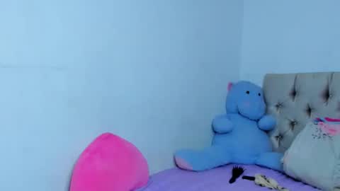 Snapshot of stassiebell chatting on January 4, 7:13 am stassiebell online show from January 4, 7:13 am