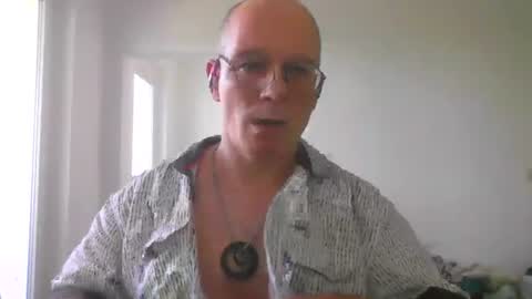 Snapshot of statisfaktion chatting on July 24, 4:38 pm statisfaktion online show from July 24, 4:38 pm