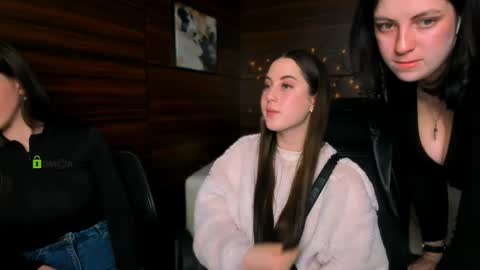 Snapshot of staysi_gold chatting on March 11, 2:29 pm Staisy online show from March 11, 2:29 pm