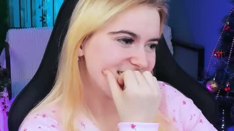 stef_nicks online show from January 5, 5:27 pm