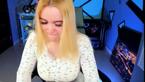 stef_nicks online show from February 21, 9:10 am