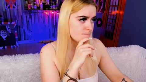 stef_nicks online show from March 21, 9:03 am