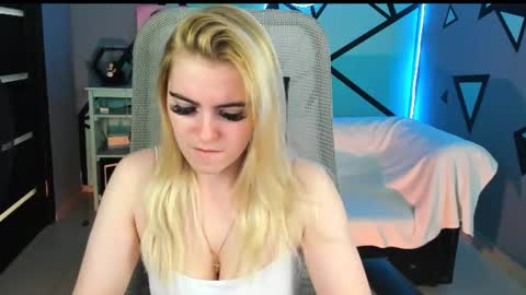 Snapshot of stef_nicks chatting on June 11, 7:17 am stef_nicks online show from June 11, 7:17 am