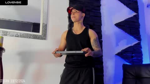 Snapshot of stefan_wonder_ chatting on December 23, 2:50 pm Wonder online show from December 23, 2:50 pm